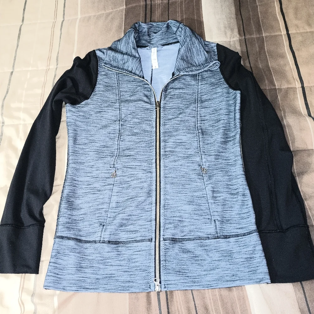 Lululemon Athletica Gray and Black Zip-Up Sweatshirt 8‎